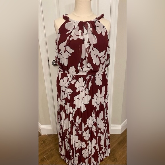 Plus Dress ❤️🤍 - Picture 3 of 8